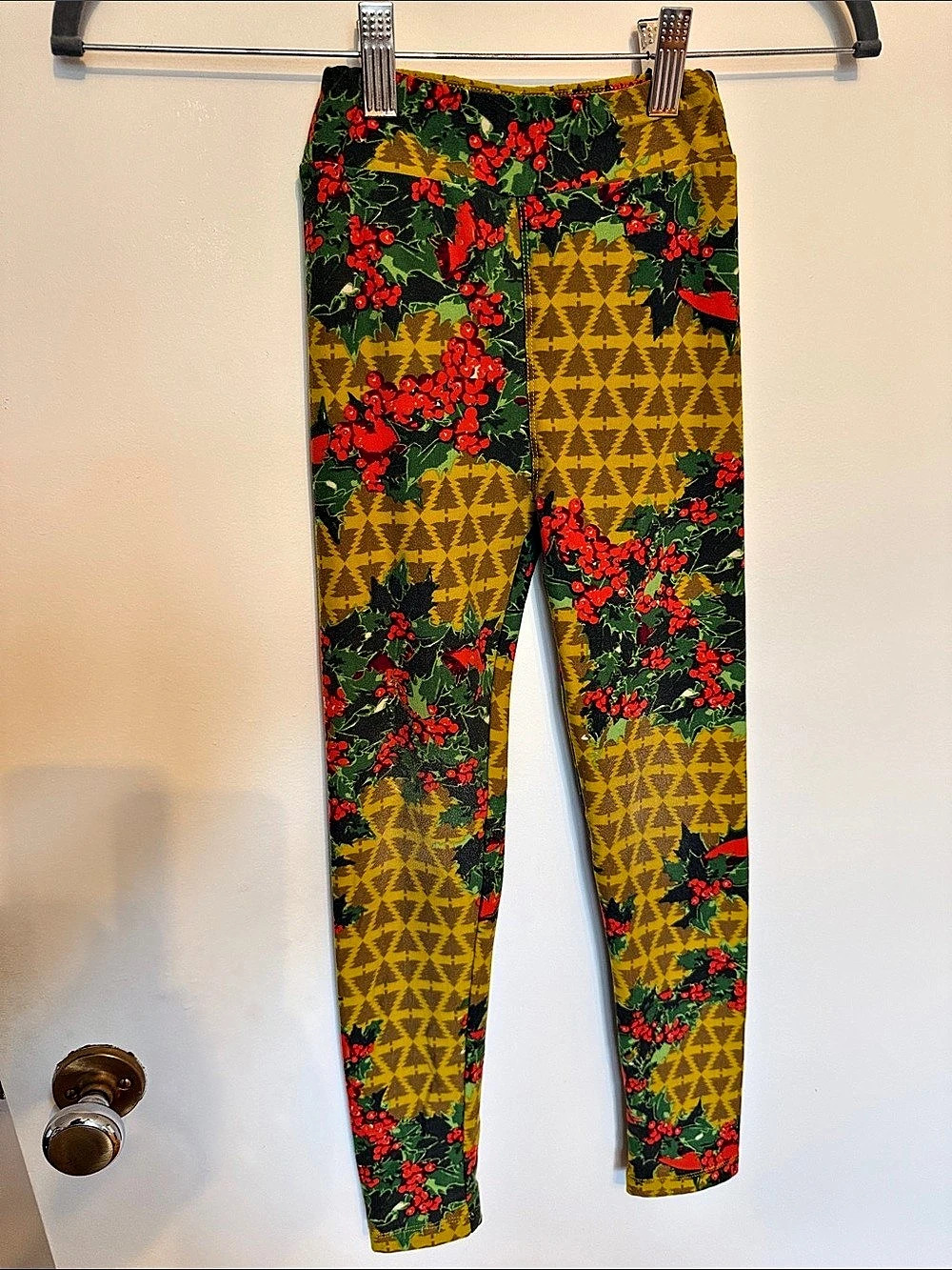 Girls LuLaRoe Leggings Geometric Print in Green & Red Size XL